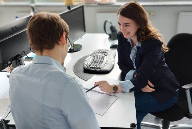 Versicherungsmaklerin Kübra Dalman findet passende Versicherung